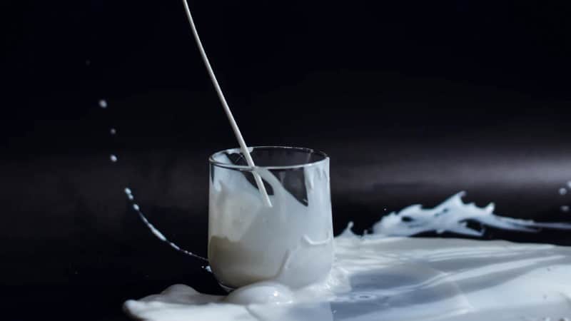 Lait en poudre périmé : quels sont les risques ? 